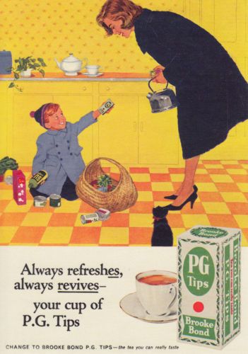 1950s advert for PG Tips tea shows a small boy on the floor pulling the tea from a basket ans passing it to his mum who looks pleased